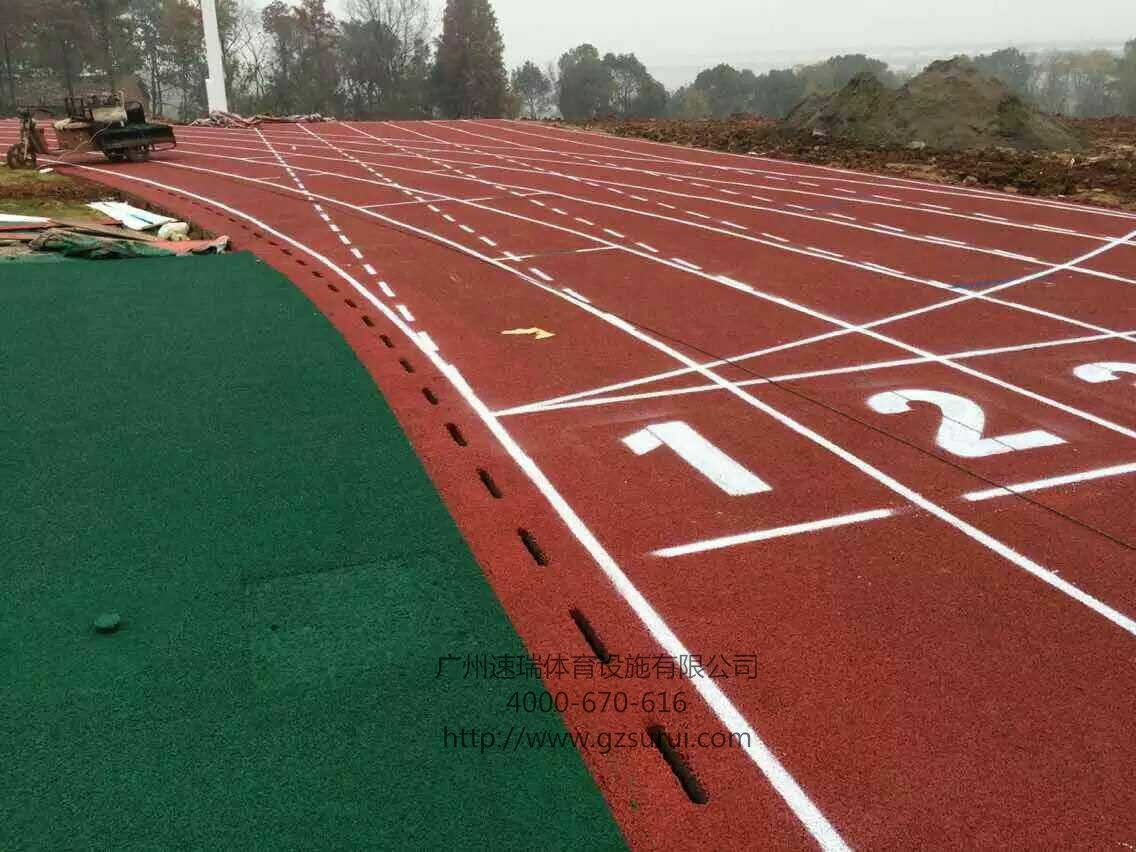 全塑型自結紋塑膠跑道特性-速瑞體育